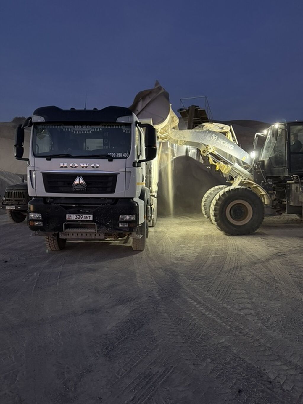 Аренда самосвала HOWO 6x4 для строительных работ